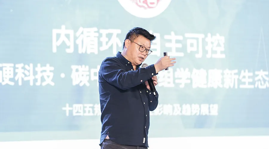 龚虹嘉.jpg